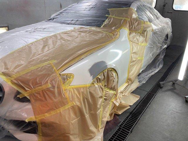 メルセデス・ベンツ Eクラス E200 輸入車のライト横パネル キズ・へこみ直し フェンダー修理 那須塩原市