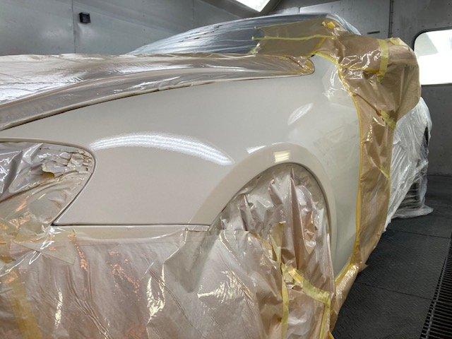 メルセデス・ベンツ Eクラス E200 輸入車のライト横パネル キズ・へこみ直し フェンダー修理 那須塩原市