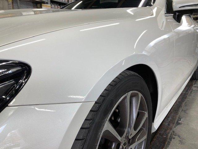 メルセデス・ベンツ Eクラス E200 輸入車のライト横パネル キズ・へこみ直し フェンダー修理 那須塩原市