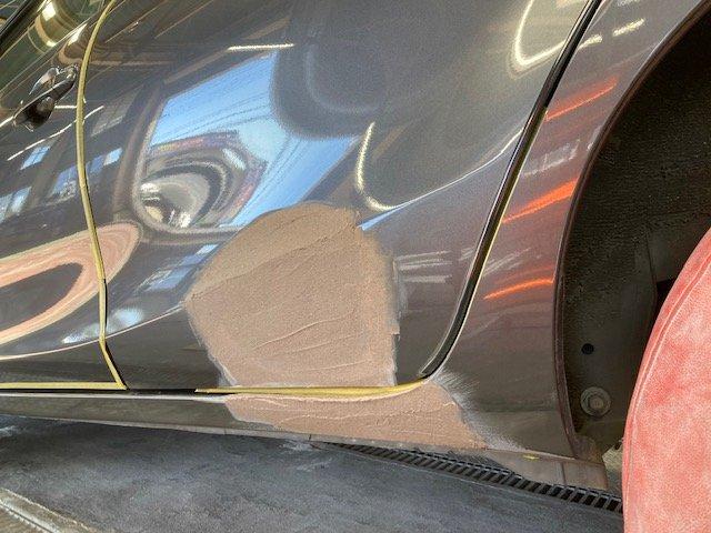 トヨタ アクア 後ろのドアとその下サイドシル キズ・へこみ直し 那須塩原市 板金塗装