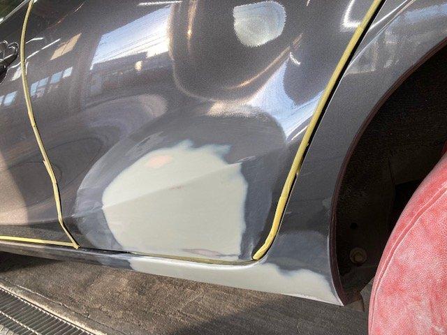 トヨタ アクア 後ろのドアとその下サイドシル キズ・へこみ直し 那須塩原市 板金塗装
