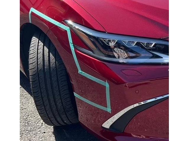 レクサス ES フロントバンパー・フェンダー(ライト横)キズ・へこみ直し 埼玉県三郷市板金塗装