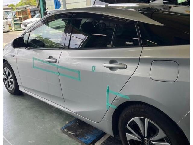 トヨタ プリウス 左側面 前後ドア キズ・へこみ直し 三郷市 板金塗装
