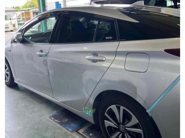 トヨタ プリウス 左側面 前後ドア キズ・へこみ直し 三郷市 板金塗装