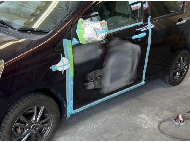 ダイハツ　ミライース　フロントドア　すりキズ・へこみ直し　埼玉県和光市　板金塗装