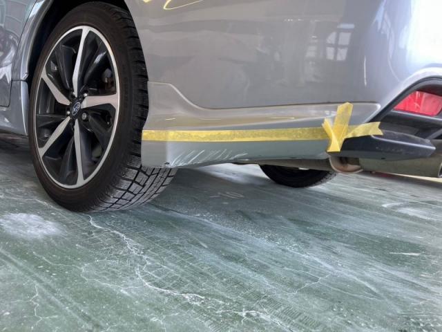 スバル　レヴォーグ　バンパーとサイドステップカバー　キズ・へこみ直し　和光市カーコンビニ倶楽部