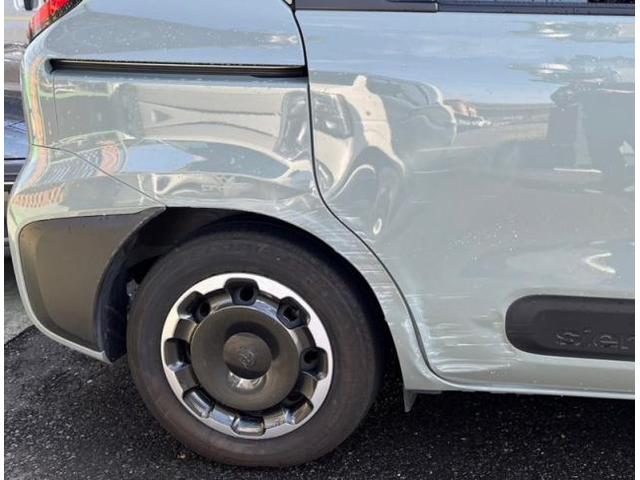 トヨタ　シエンタ　右ドア・後ろタイヤ上（クォーター）　バンパーキズ・へこみ直し　埼玉県和光市　板金塗装