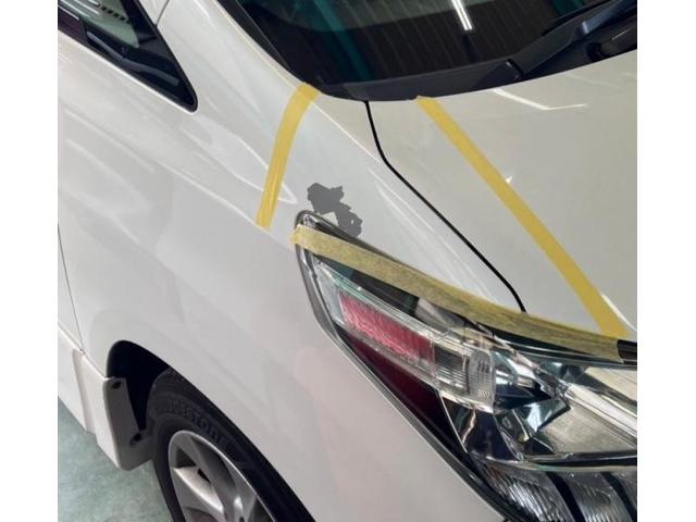 トヨタ　アルファード　右ライト横（フェンダー）　キズ・へこみ直し　塗装剥がれ　和光市カーコンビニ倶楽部