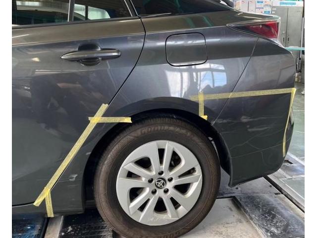トヨタ　プリウス　リアバンパー、後ろタイヤ上パネル、リアドア、サイドステップ　キズ・へこみ直し　カーコンビニ倶楽部和光市