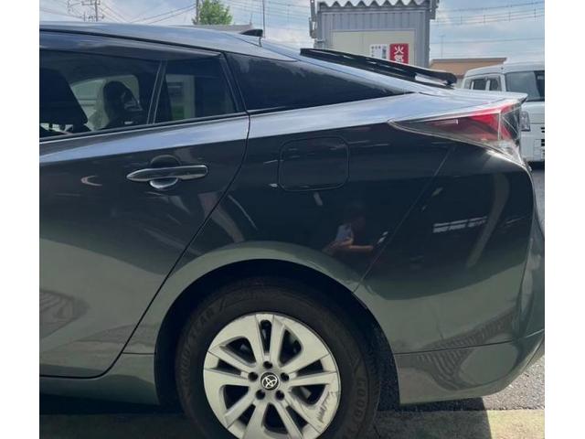 トヨタ　プリウス　リアバンパー、後ろタイヤ上パネル、リアドア、サイドステップ　キズ・へこみ直し　カーコンビニ倶楽部和光市