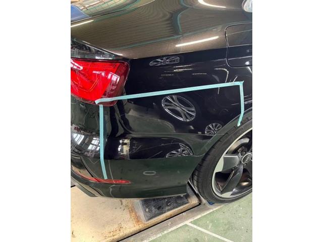 アウディ　Ｓ３セダン　輸入車の後ろタイヤ上・サイドステップカバー　キズ・へこみ直し　和光市　輸入車修理