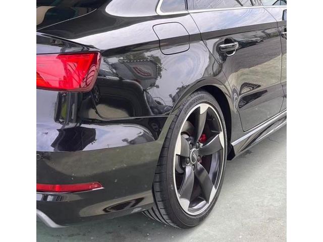 アウディ　Ｓ３セダン　輸入車の後ろタイヤ上・サイドステップカバー　キズ・へこみ直し　和光市　輸入車修理