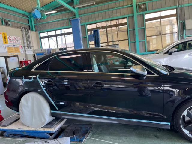 アウディ　Ｓ３セダン　輸入車の後ろタイヤ上・サイドステップカバー　キズ・へこみ直し　和光市　輸入車修理
