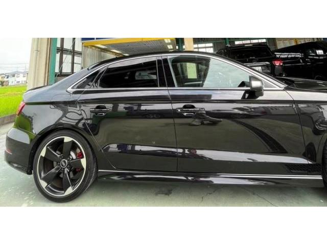 アウディ　Ｓ３セダン　輸入車の後ろタイヤ上・サイドステップカバー　キズ・へこみ直し　和光市　輸入車修理