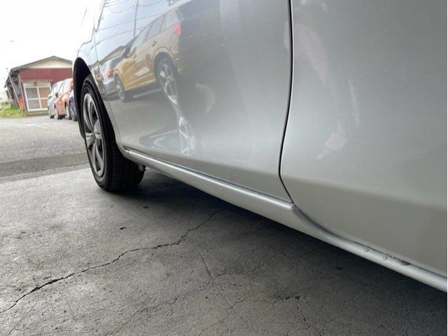 トヨタ　シエンタ　フロントドア・サイドステップ（ドアの下）キズ・へこみ直し　伊勢原市　カーコンビニ倶楽部