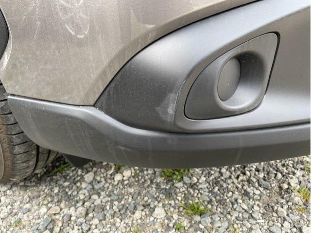 トヨタ　カローラクロス　フロントバンパー・フェンダー（ライト横）キズ・へこみ直し　伊勢原市　車修理