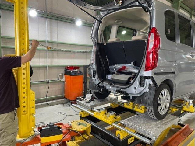 ホンダ　Ｎ－ＢＯＸ　リアバンパー割れ・クォーター(リヤタイヤ上)へこみキズ・へこみ直し