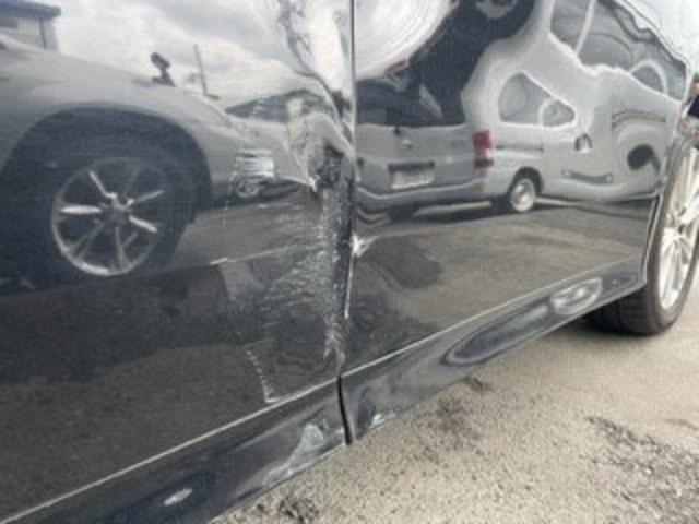 トヨタ　アルファード　前後ドア　キズ・へこみ直し　伊勢原市　カーコンビニ倶楽部