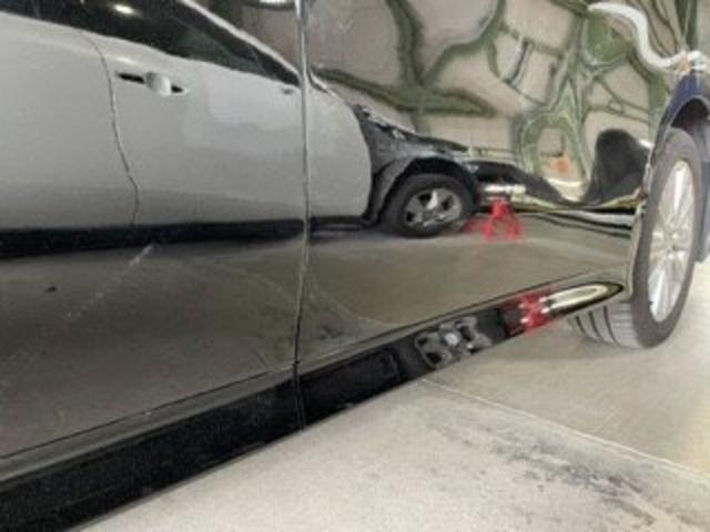 トヨタ　アルファード　前後ドア　キズ・へこみ直し　伊勢原市　カーコンビニ倶楽部