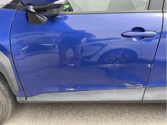 トヨタ　ヤリスクロス　フロントドア　キズ・へこみ直し　伊勢原市　板金塗装カーコンビニ倶楽部