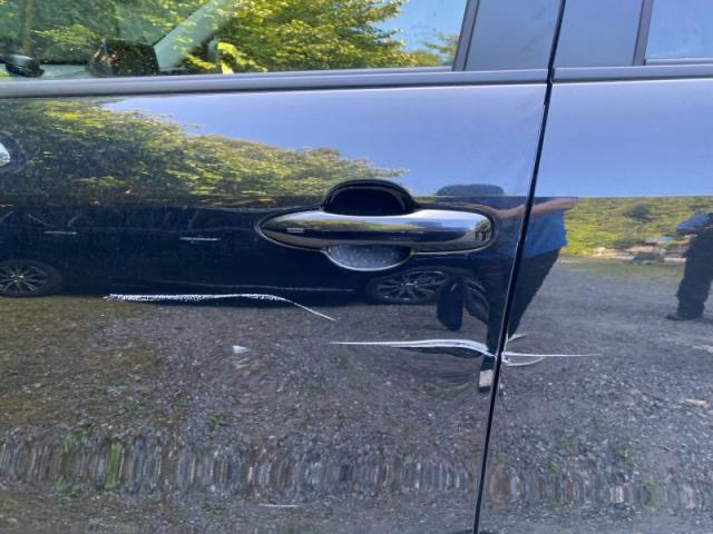 トヨタ　ヤリスクロス　左前後ドア　キズ・へこみ直し　伊勢原市　車の板金塗装