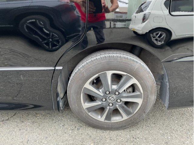 トヨタ　ヴォクシー　スライドドアと後ろタイヤ上（クォーター）　キズ・へこみ直し　伊勢原市　カーコンビニ倶楽部