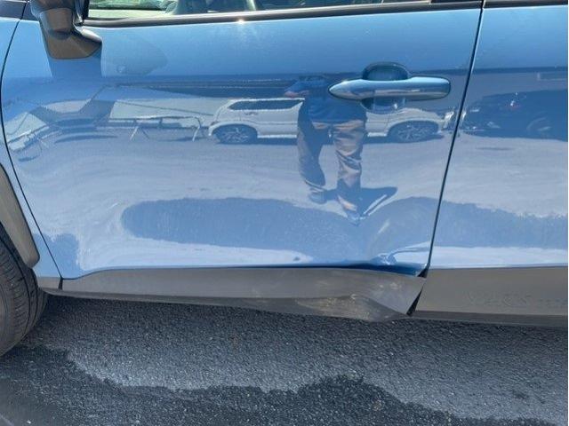 トヨタ　ヤリスクロス　フロントドア　大きなキズ・へこみ直し　伊勢原市
