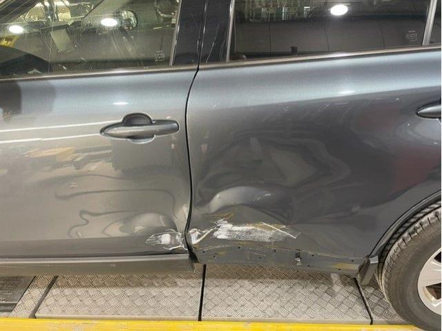 トヨタ　ハリアー　事故損傷　前後ドア　キズ・へこみ直し　ドア交換伊勢原市