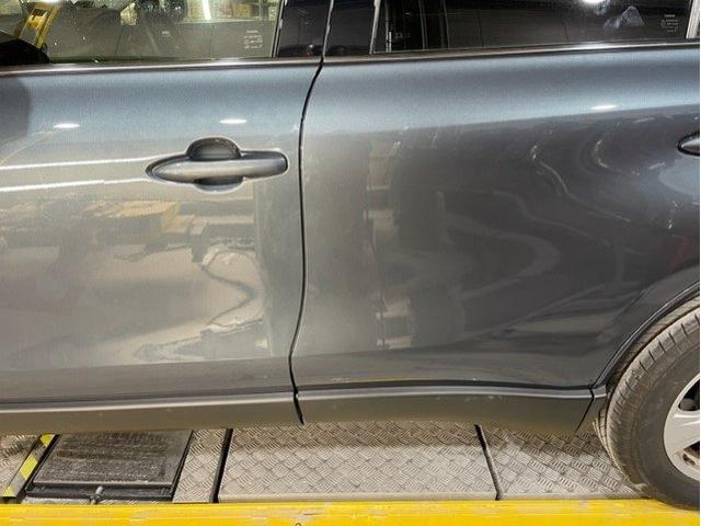 トヨタ　ハリアー　事故損傷　前後ドア　キズ・へこみ直し　ドア交換伊勢原市