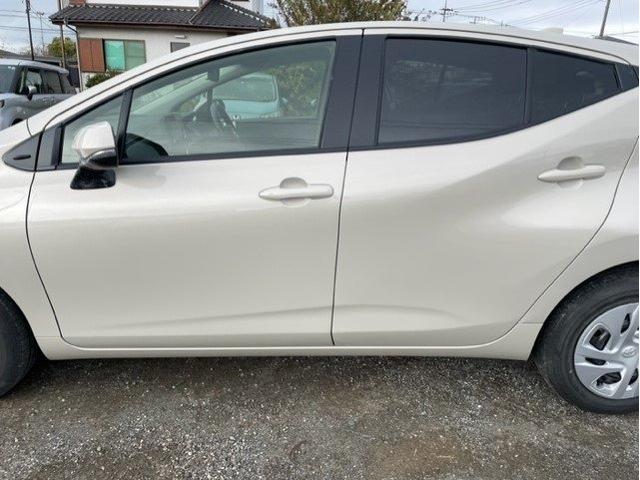 トヨタ　アクア　左側　前後ドア　キズ・へこみ直し　伊勢原市　板金塗装