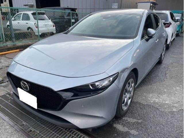 マツダ　ＭＡＺＤＡ３ファストバック　前タイヤ上フェンダー　キズ・へこみ直し　カーコンビニ倶楽部