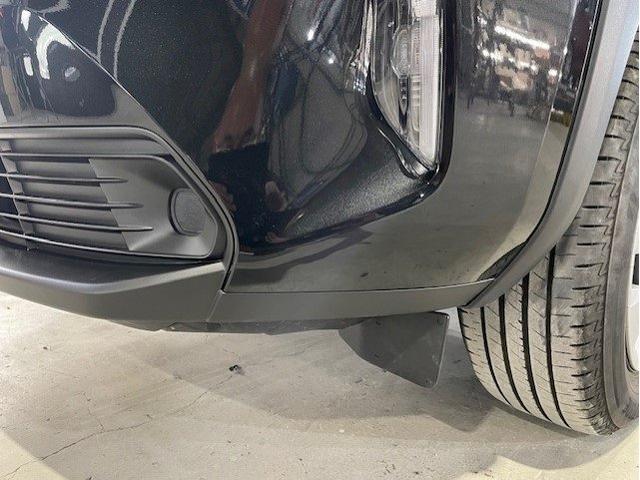 トヨタ　ヤリスクロス　フロントバンパー割れ　キズ・へこみ直し　バンパー交換　伊勢原市