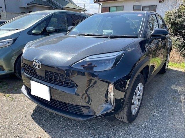 トヨタ　ヤリスクロス　フロントバンパー割れ　キズ・へこみ直し　バンパー交換　伊勢原市