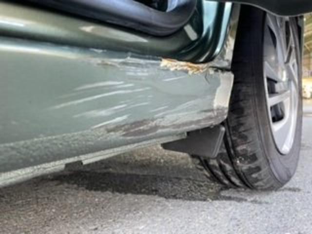 ホンダ　フリード　サイドシル（ドアの下）　キズ・へこみ直し　伊勢原市　板金塗装
