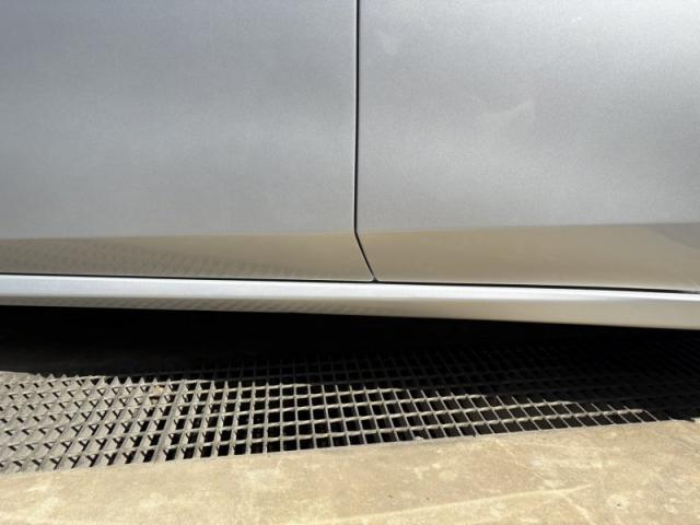 日産　ノート　前後ドア　サイドシル（ステップ）　キズ・へこみ直し　伊勢原市　板金塗装