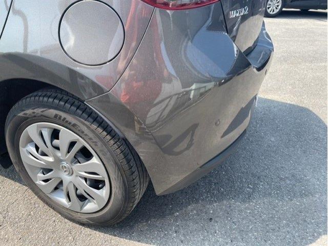 マツダ　ＭＡＺＤＡ２　フロントドア・サイドステップ（ドアの下）ドア損傷大　交換　ステップ　キズ・へこみ直し