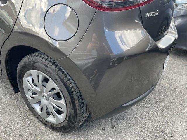 マツダ　ＭＡＺＤＡ２　フロントドア・サイドステップ（ドアの下）ドア損傷大　交換　ステップ　キズ・へこみ直し