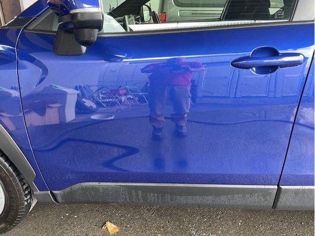 トヨタ　カローラクロス　フェンダー・フロントドアパネルすり傷へこみ　20cm板金塗装・モール新品交換キズ・へこみ直し