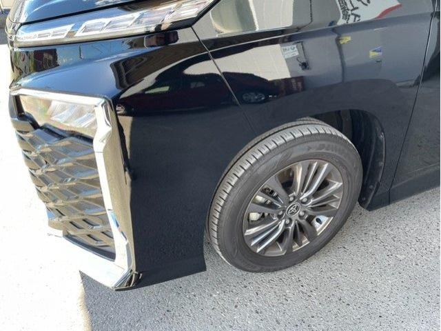 トヨタ ヴォクシー フロントバンパー交換・フェンダー(バンパー横パネル)キズ・へこみ直し 相模原市