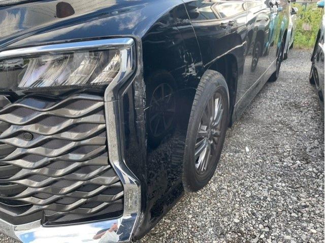 トヨタ ヴォクシー フロントバンパー交換・フェンダー(バンパー横パネル)キズ・へこみ直し 相模原市