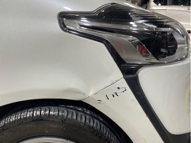 トヨタ シエンタ フロントバンパー・フェンダー(ライト横)キズ・へこみ直し