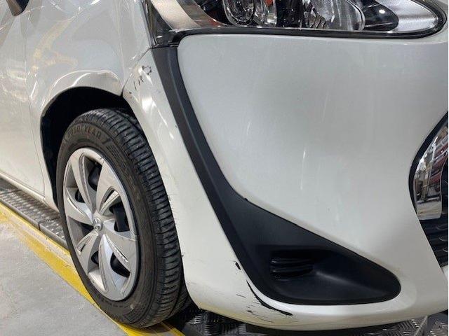 トヨタ シエンタ フロントバンパー・フェンダー(ライト横)キズ・へこみ直し