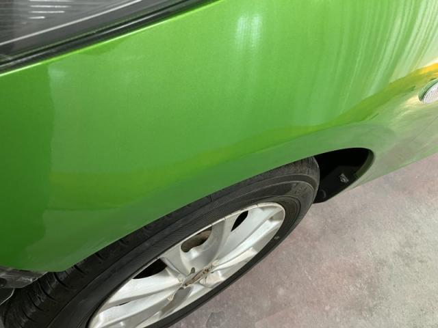 マツダ　デミオ　前タイヤの上（フェンダー）　キズ・へこみ直し　金沢市板金塗装