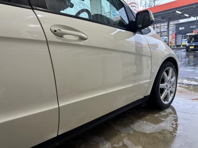 メルセデス・ベンツ　Ａクラス　輸入車の運転席ドア　キズ・へこみ直し　金沢市　輸入車板金塗装