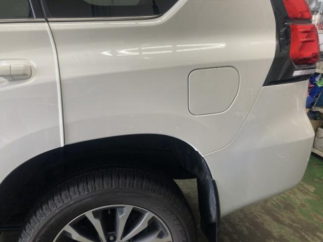 トヨタ　ランドクルーザープラド　左リヤドアと給油口パネル　キズ・へこみ直し　金沢市　カーコンビニ倶楽部