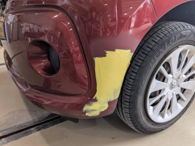 トヨタ　パッソ　フロントバンパー　キズ・へこみ直し　多治見市カーコンビニ倶楽部