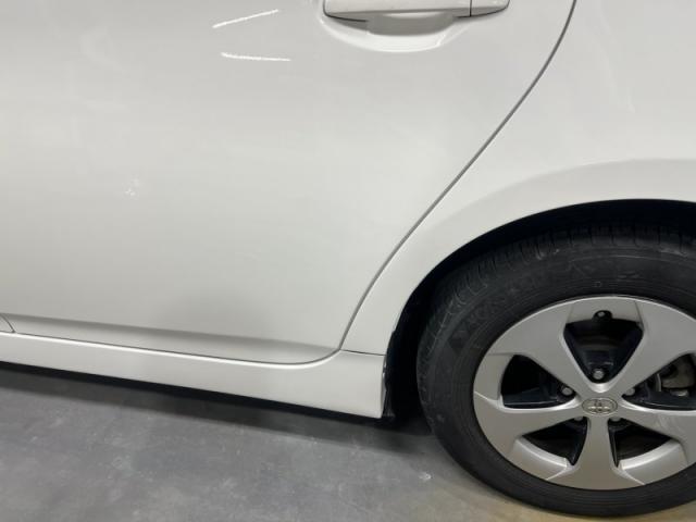 トヨタ　プリウス　助手席側　後ろのドアとその横（クォーター）　キズ・へこみ直し　多治見市　