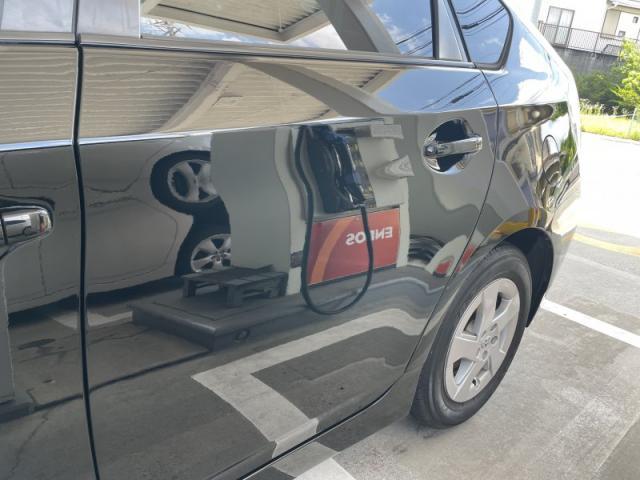 トヨタ　プリウス　前後ドア・クォーター（タイヤ横）キズ・へこみ直し