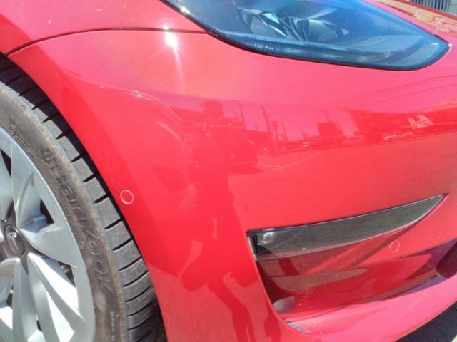 テスラ　モデル３　フロントバンパーキズ・へこみ直し