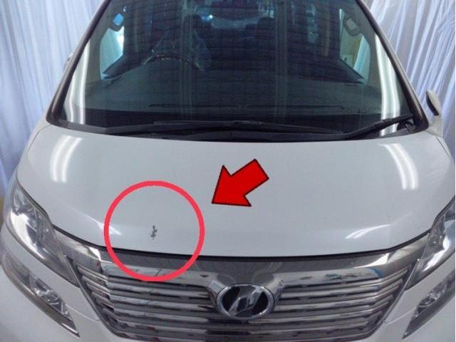 トヨタ　ヴェルファイア　ボンネット飛び石キズ・へこみ直し　浜松市　カーコンビニ倶楽部